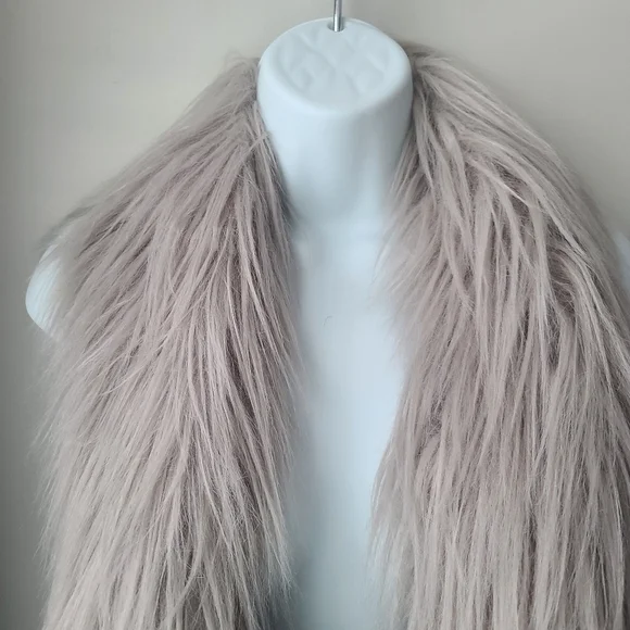Kut From The Kloth Vest Wool Blend Faux Fur Sz Medium Warm Whimsy Fairycore Goth - Picture 3 of 15